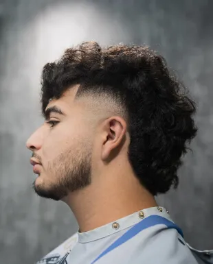 Degradado a piel con barba en Blades Vision Barbería