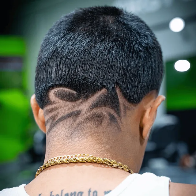 Diseño de cabello personalizado en Blades Vision Barbería